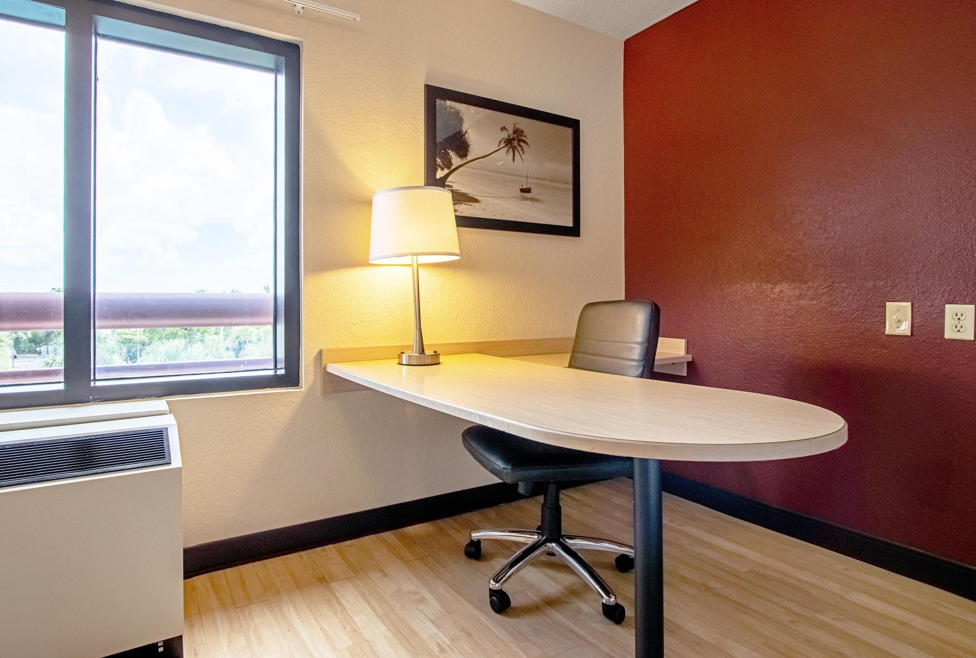 Red Roof Inn Plus+ Уест Палм Бийч Екстериор снимка